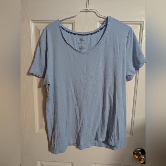 Croft and Barrow Essential V-Neck Women's T-shirt Size Large (EUC) - Picture 4 of 6